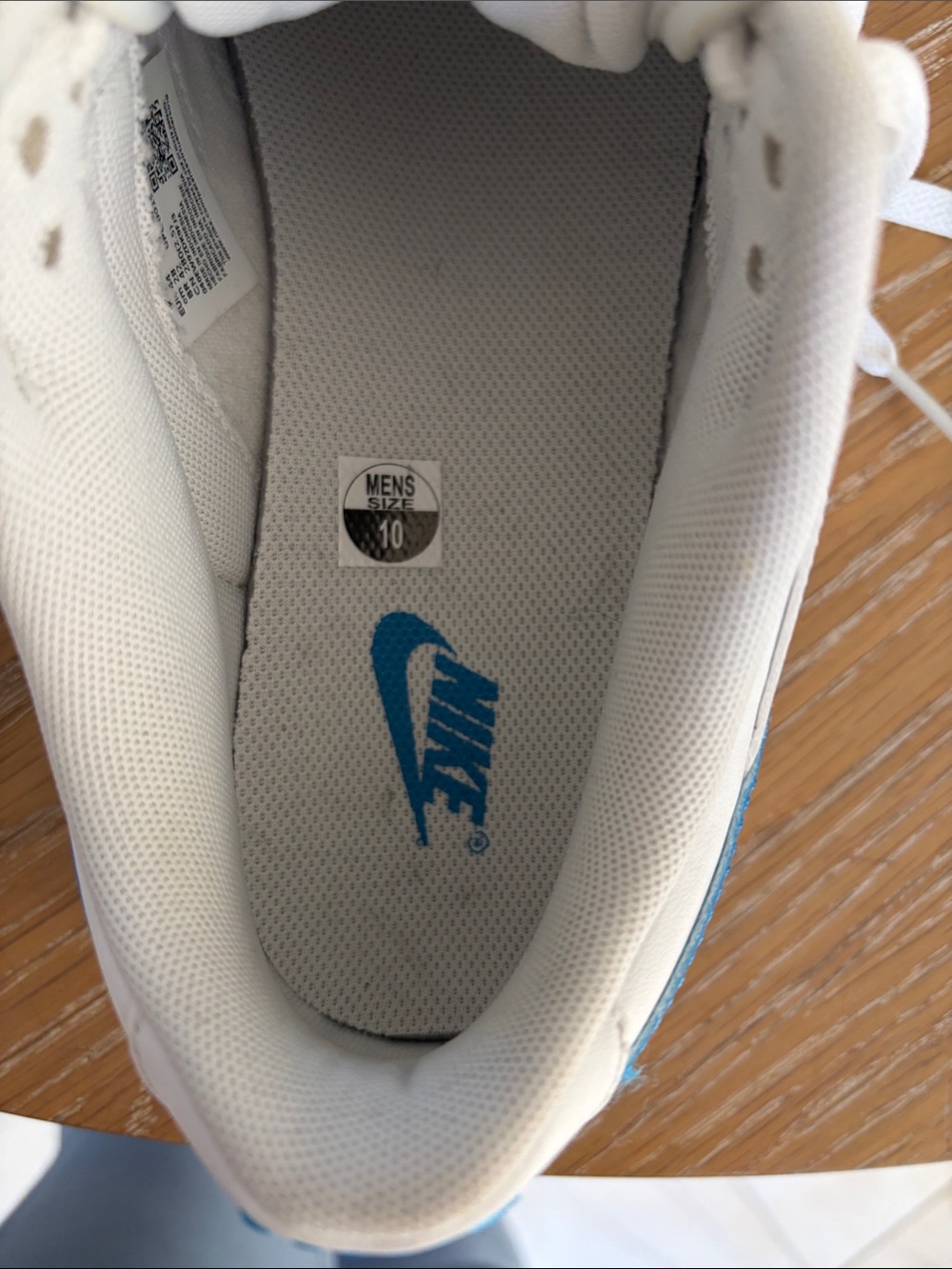 Nike White and Blue Low-Top Sneakers - Picture 3 of 4